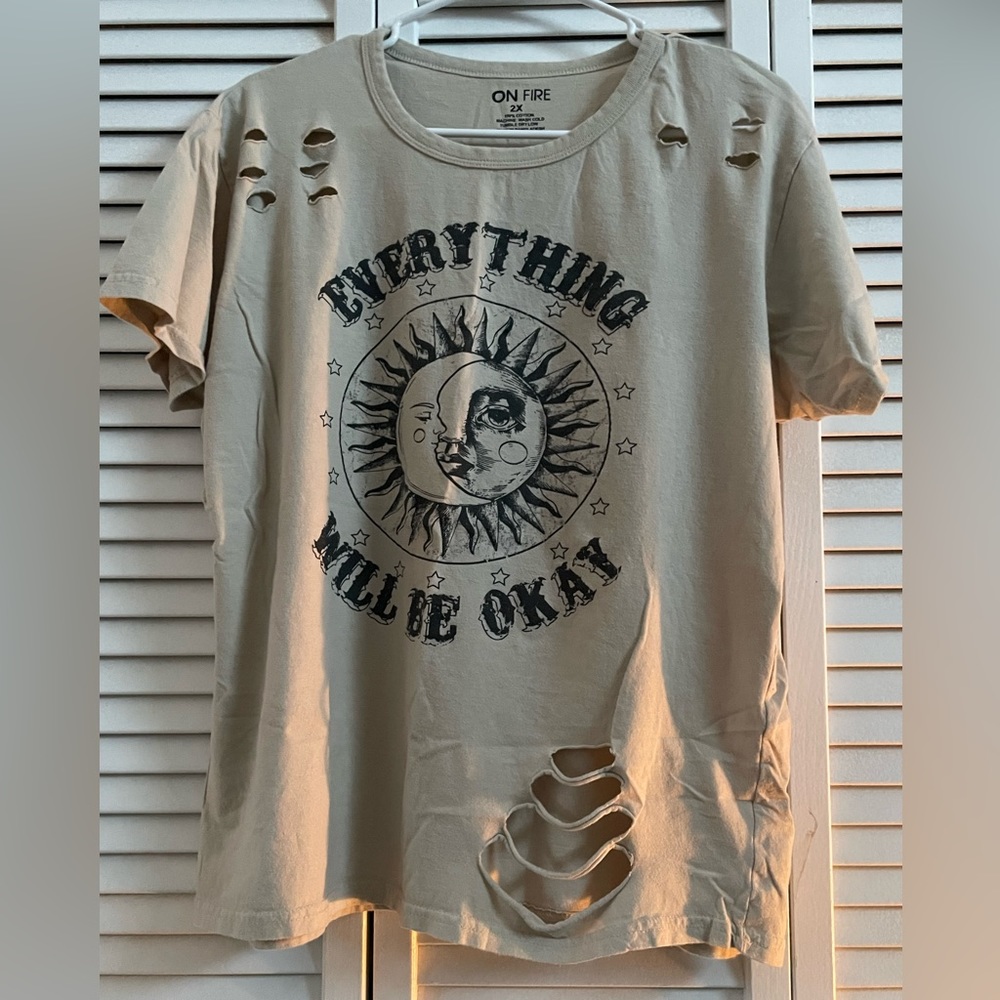 Black and tan ripped t-shirt size 2X